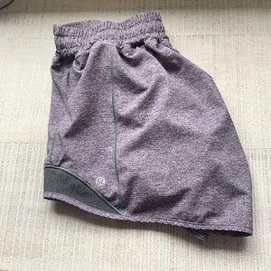 Lululemon Hotty Hot 4” size 6 heather lux grey